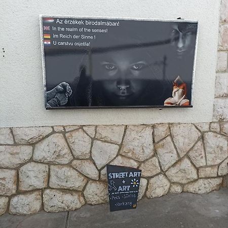 Uj Vilag Apartment Harkany Bagian luar foto